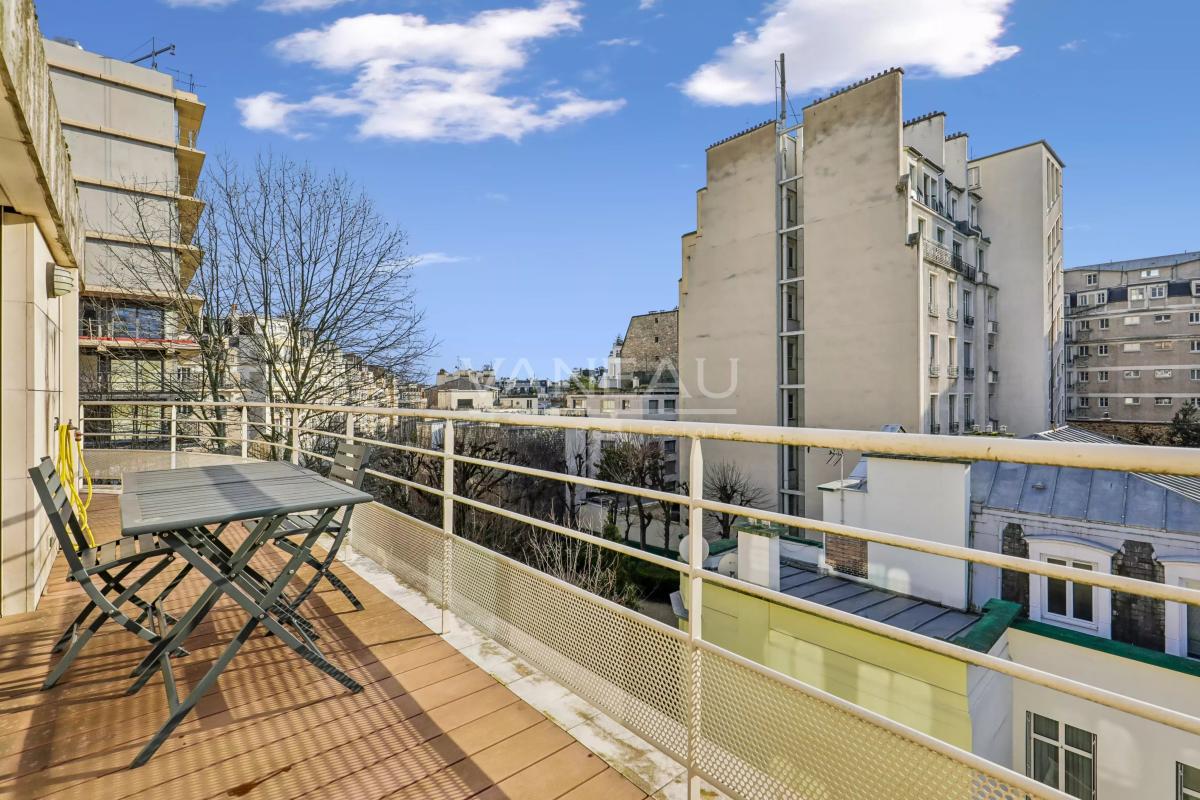 Paris XVIe - Ranelagh - Duplex en dernier étage - Terrasses et verdure.