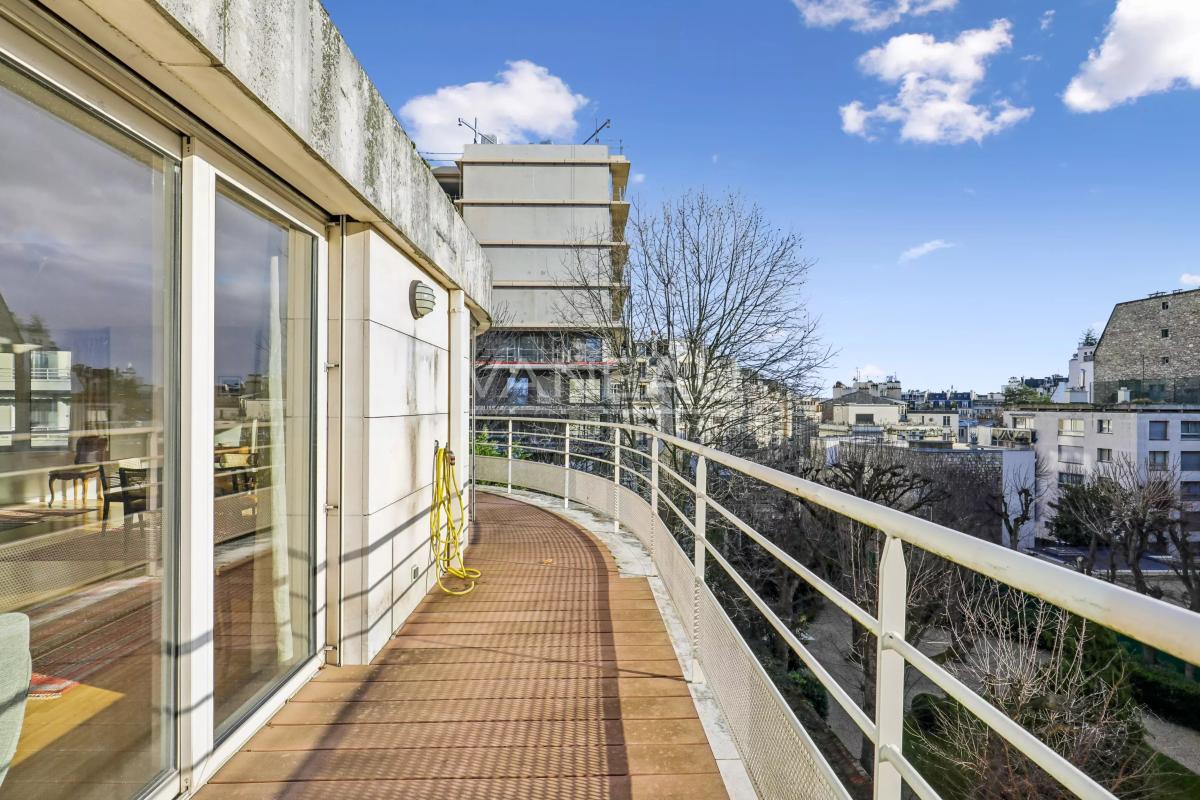 Paris XVIe - Ranelagh - Duplex en dernier étage - Terrasses et verdure.