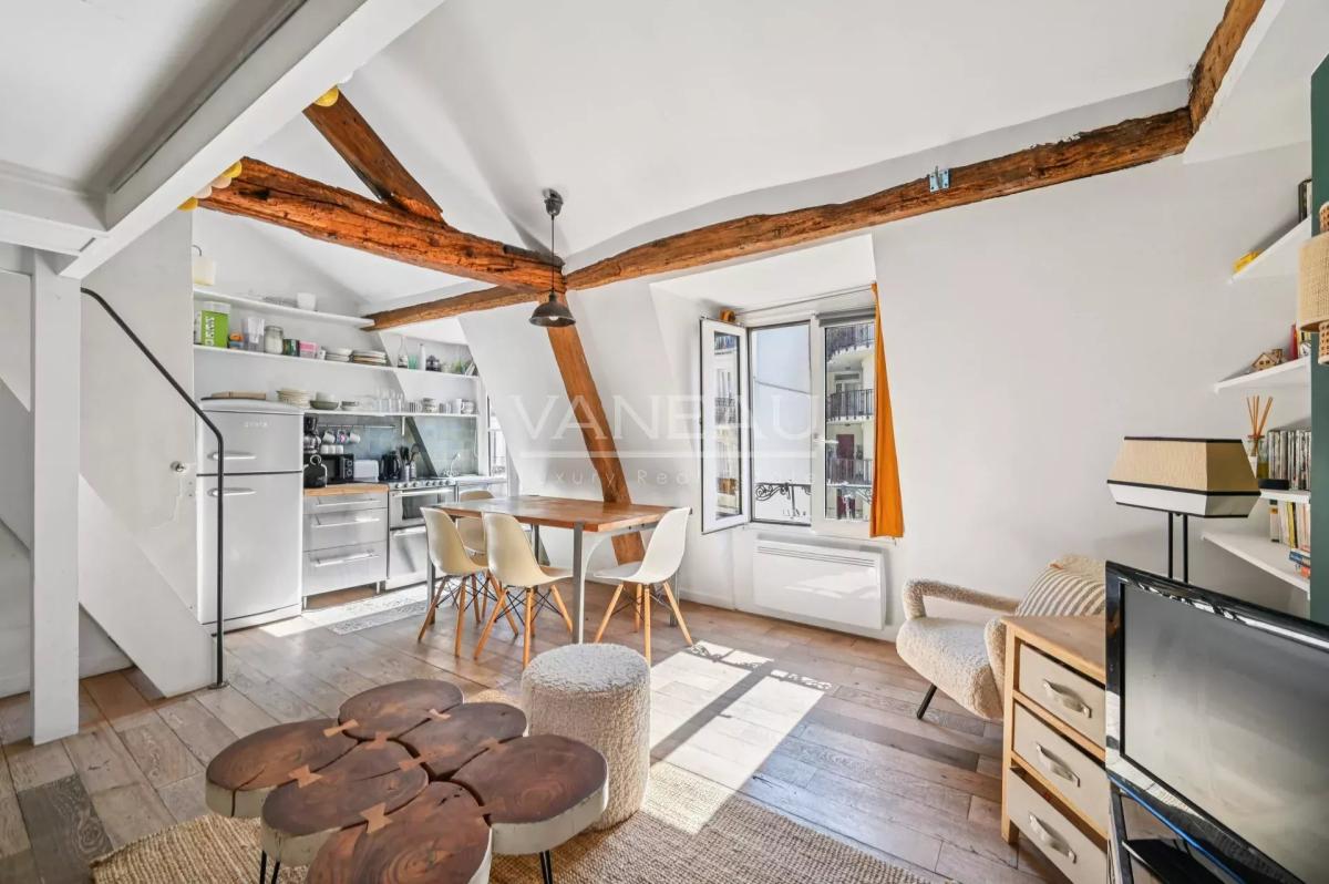 Exclusivité - Paris 14 - Montparnasse/Notre Dame des Champs -Trois pièces au dernier étage avec ascenseur
