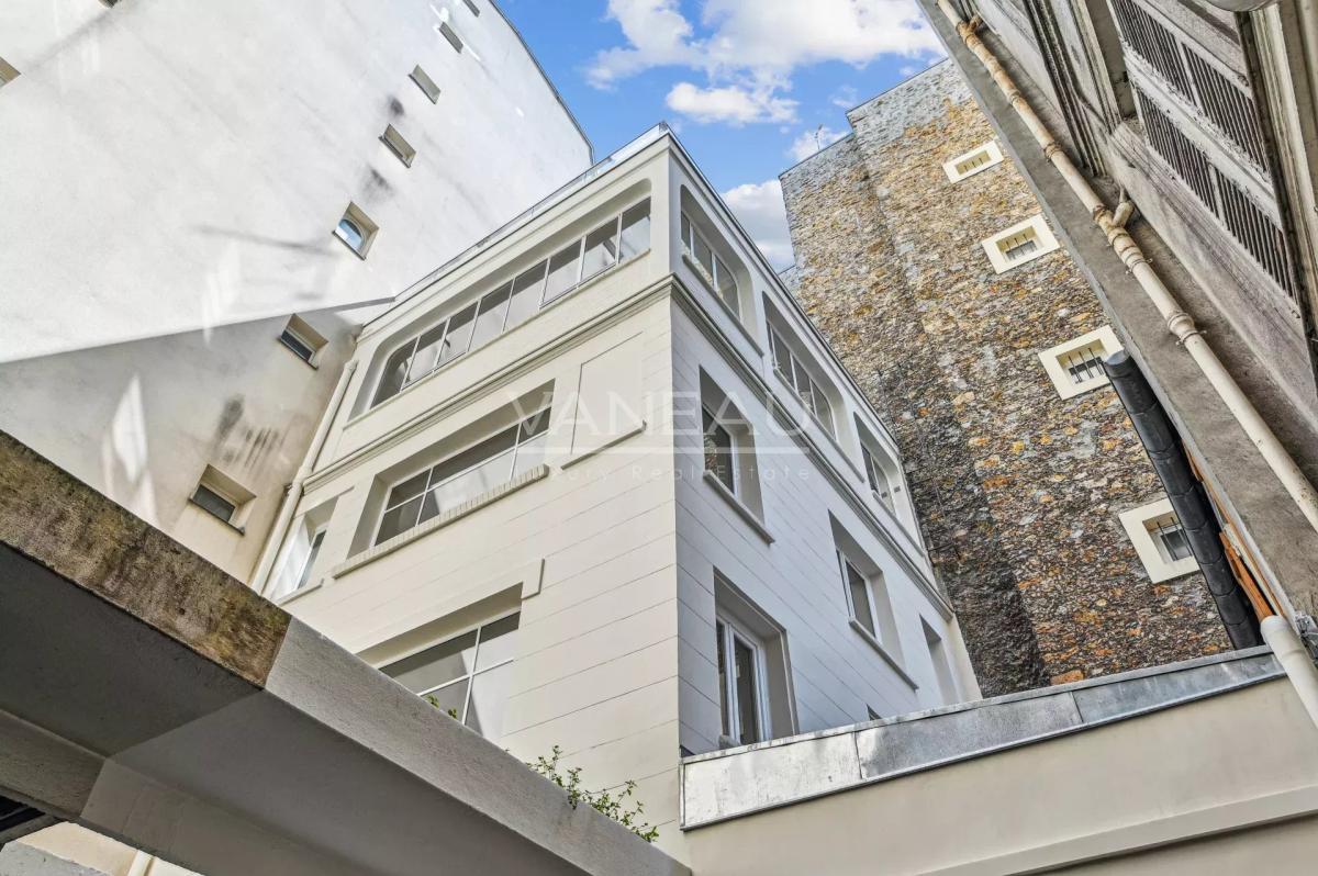 Paris IXe - Saint Georges / Rue des Martyrs - Maison de ville rénovée avec rooftop 42 m2 DPE C