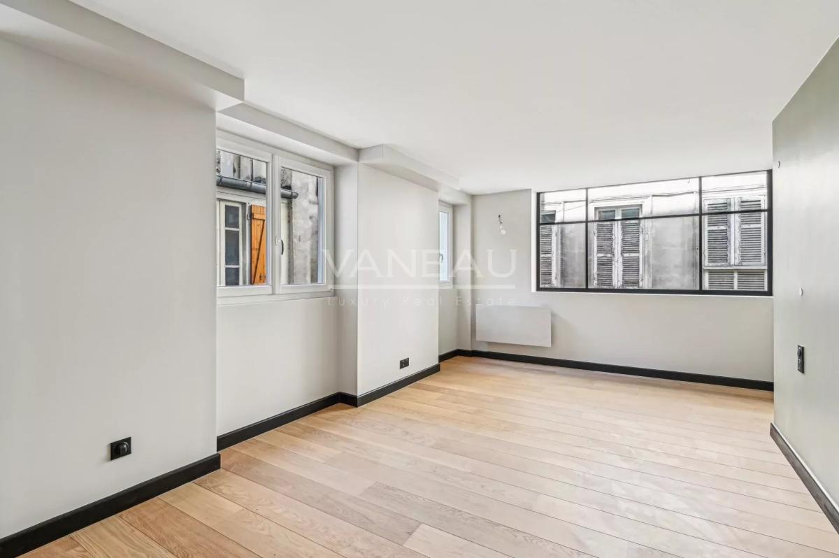 Paris IXe - Saint Georges / Rue des Martyrs - Maison de ville rénovée avec rooftop 42 m2 DPE C