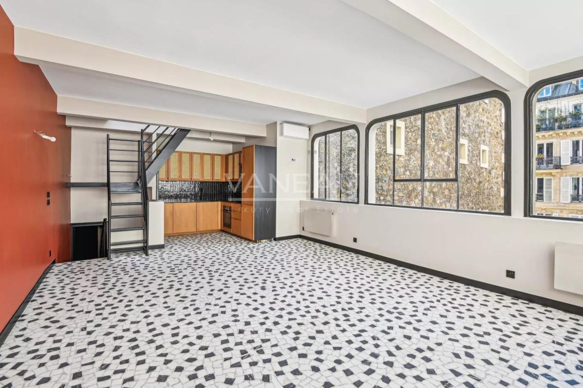 Paris IXe - Saint Georges / Rue des Martyrs - Maison de ville rénovée avec rooftop 42 m2 DPE C