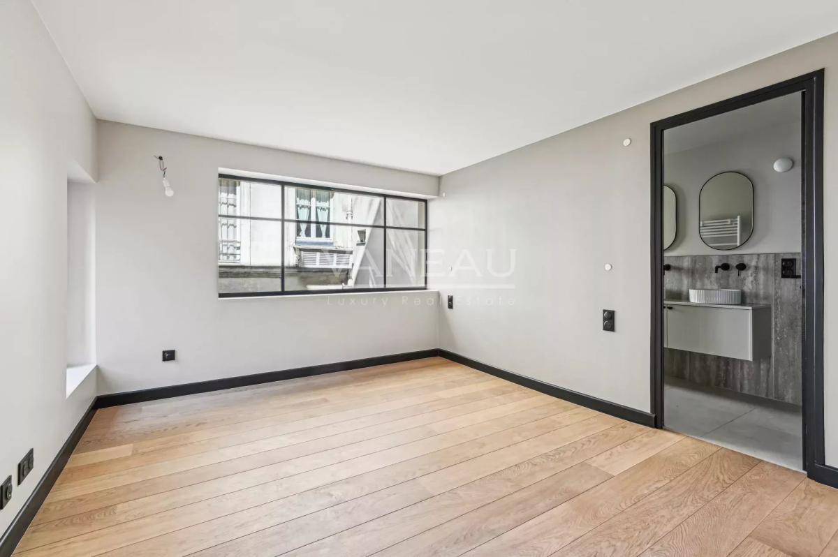 Paris IXe - Saint Georges / Rue des Martyrs - Maison de ville rénovée avec rooftop 42 m2 DPE C