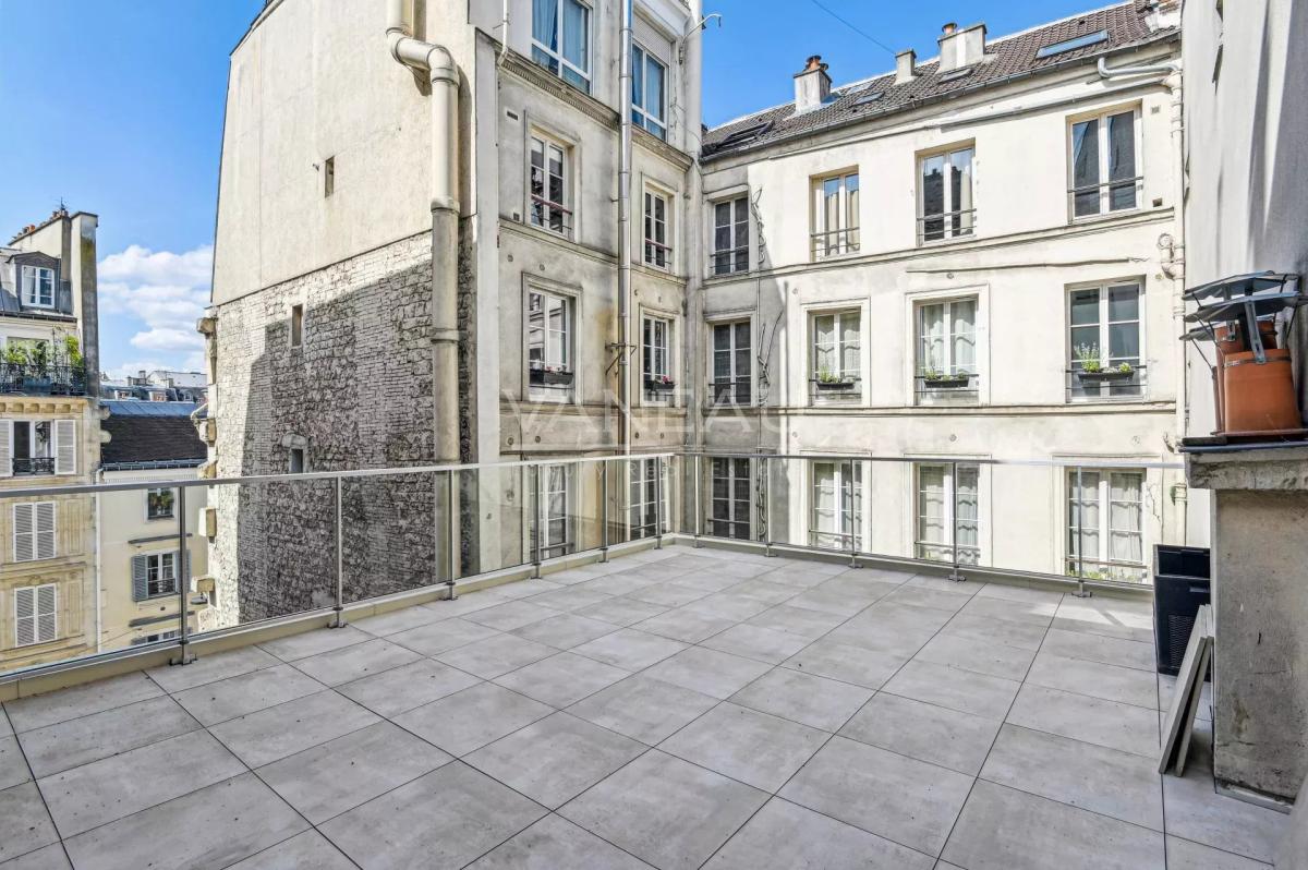 Paris IXe - Saint Georges / Rue des Martyrs - Maison de ville rénovée avec rooftop 42 m2 DPE C