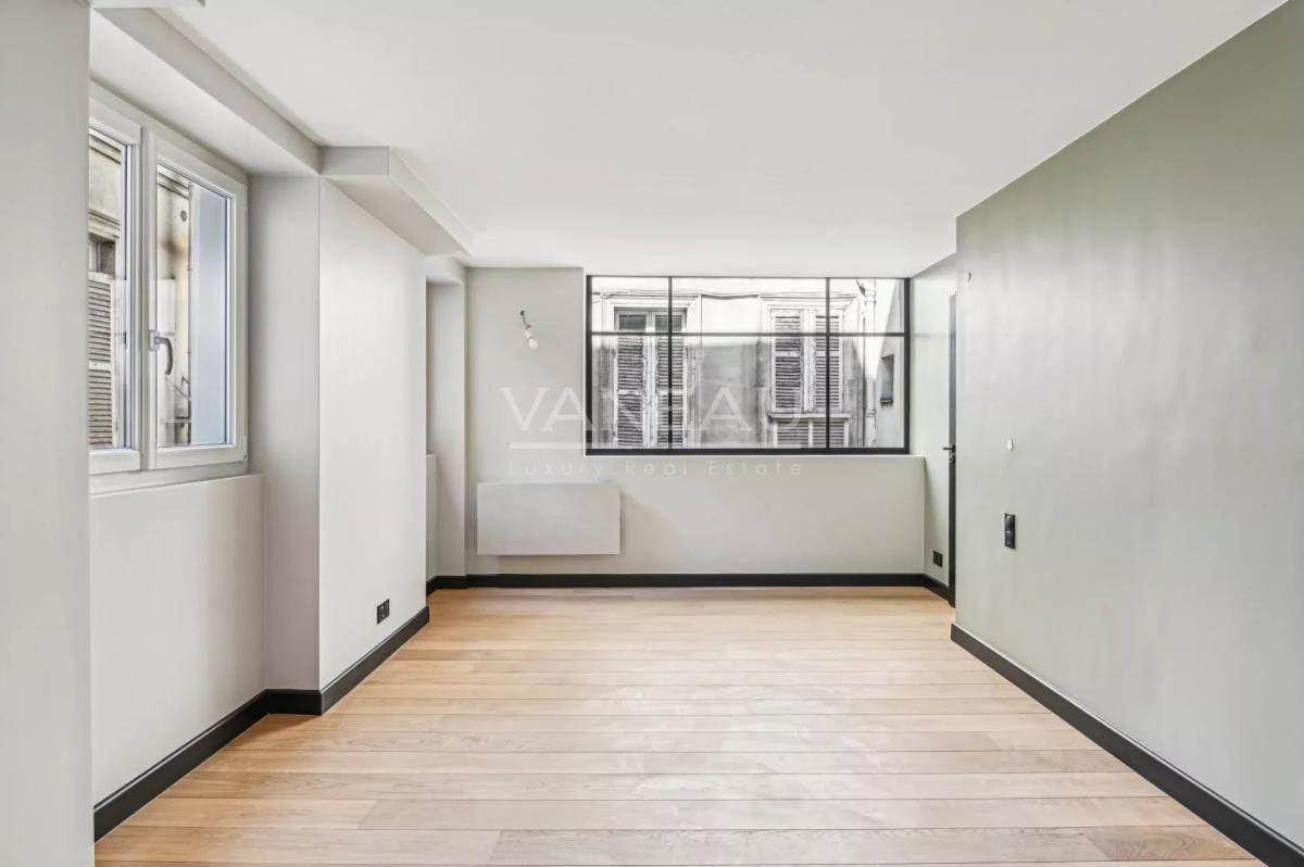 Paris IXe - Saint Georges / Rue des Martyrs - Maison de ville rénovée avec rooftop 42 m2 DPE C