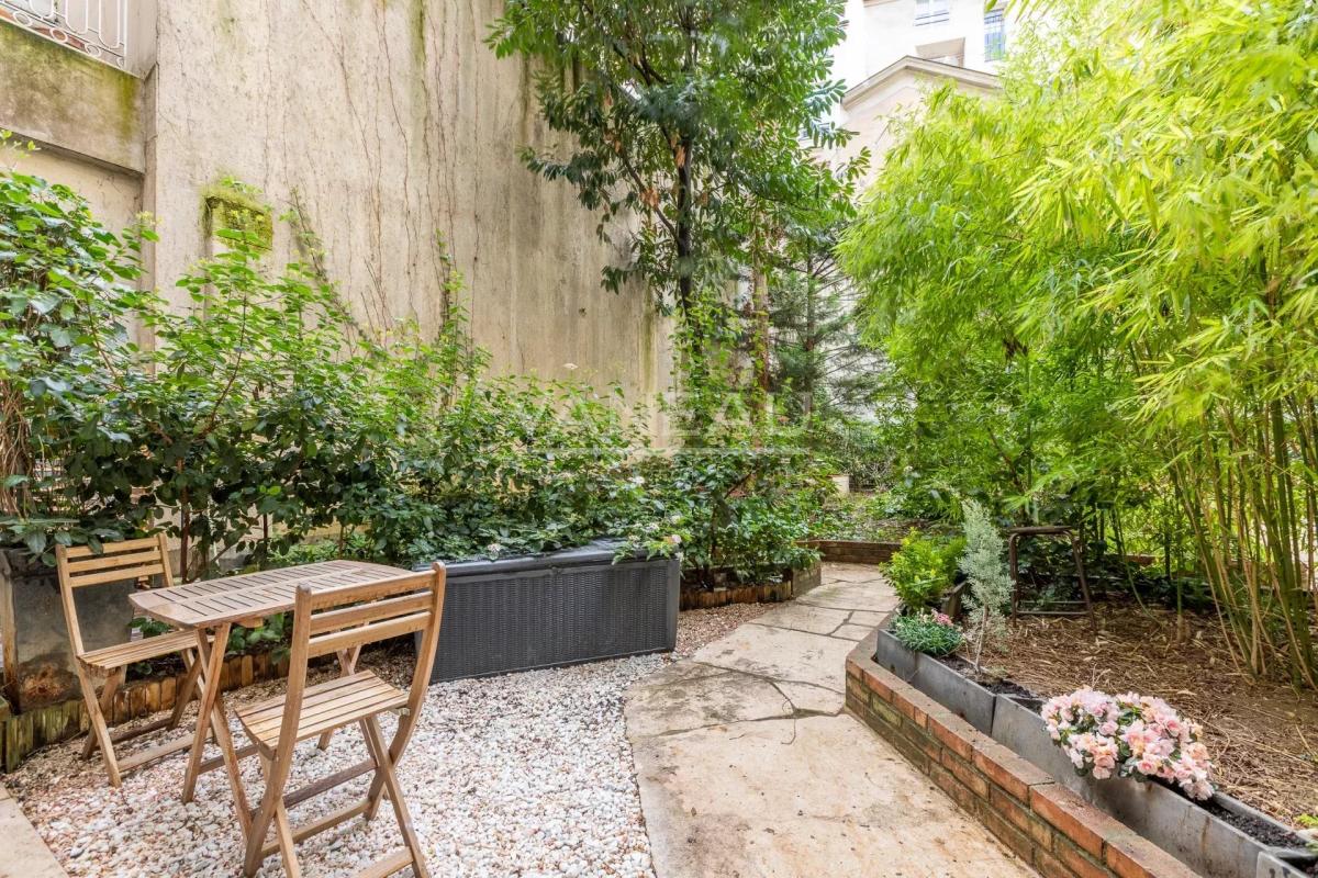PARIS VIe _ Loft Rez de jardin Pont Neuf