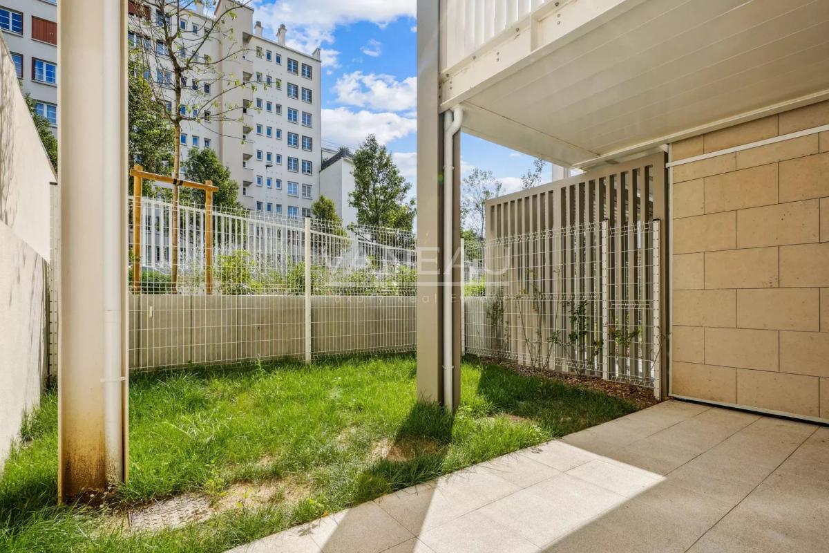 Issy-les-Moulineaux - Deux pièces rénové DPE D avec terrasse et jardin