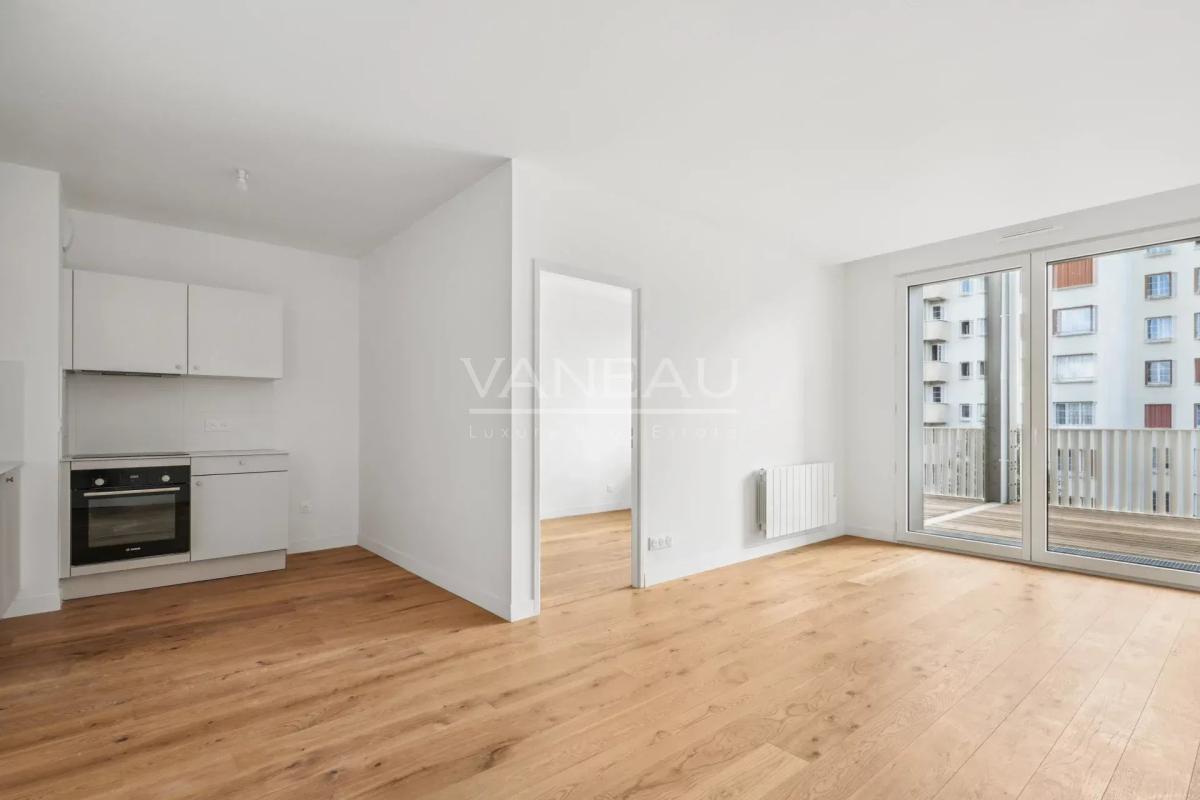 Issy-les-Moulineaux - Trois pièces rénové avec large balcon