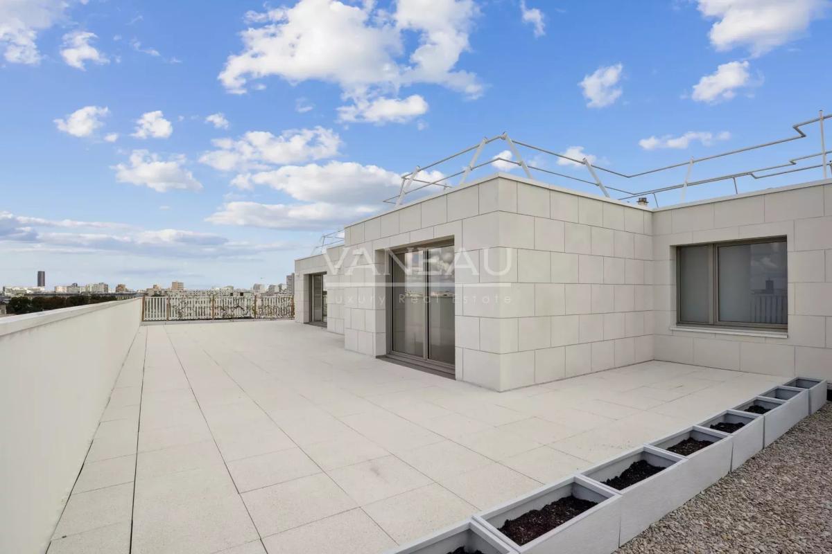 Issy-les-Moulineaux - Appartement familial dernier étage avec terrasse panoramique de 148 m²