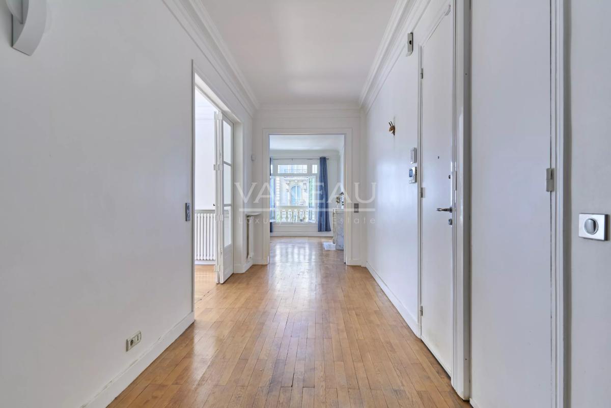 Paris VIIe - Appartement familial au pied du Champ-De-Mars