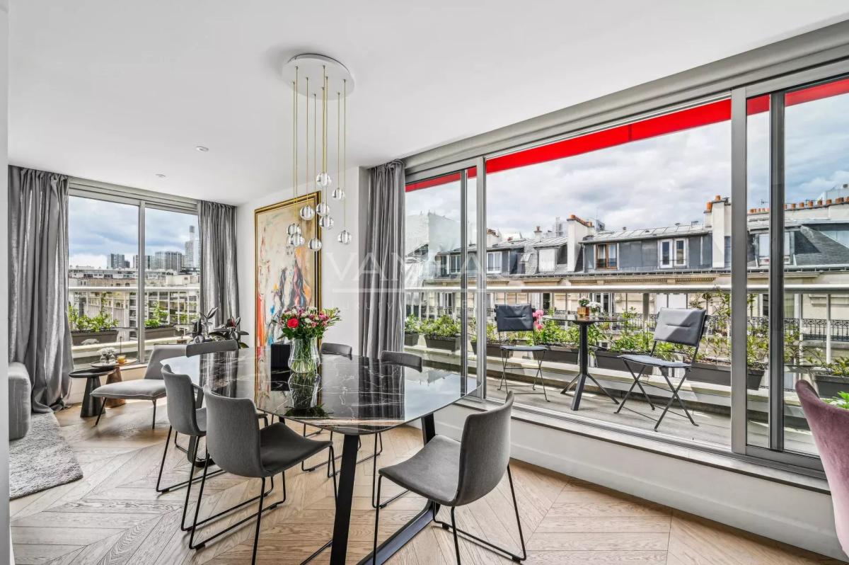 Appartement d'exception avec vue imprenable sur la Tour Eiffel - Etage élevé avec balcon filant et arboré -