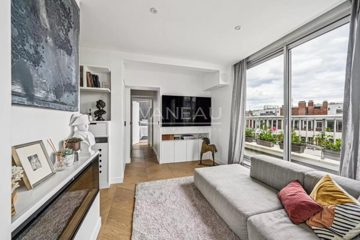 Appartement d'exception avec vue imprenable sur la Tour Eiffel - Etage élevé avec balcon filant et arboré -