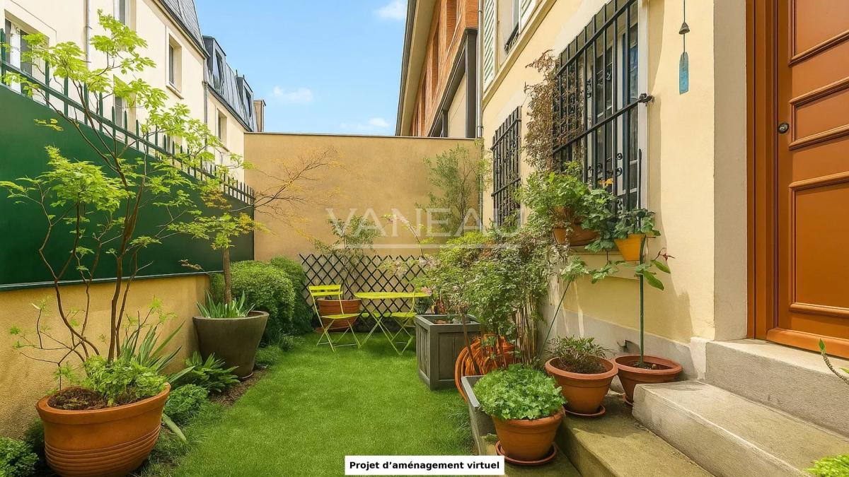 Paris XVIIIe - Maison de ville familiale avec cour arborée à l'avant plein sud -