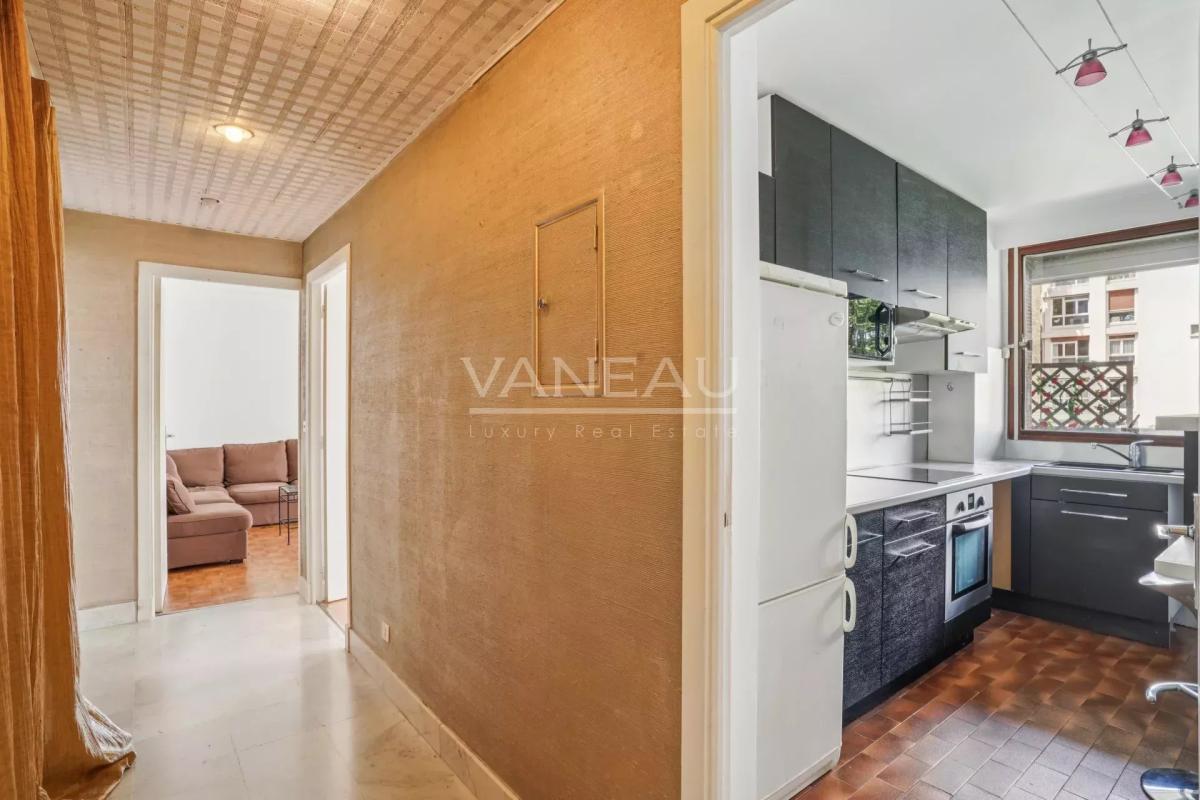 Paris XVe - Volontaires-Blomet - Appartement trois pièces avec balcon au calme