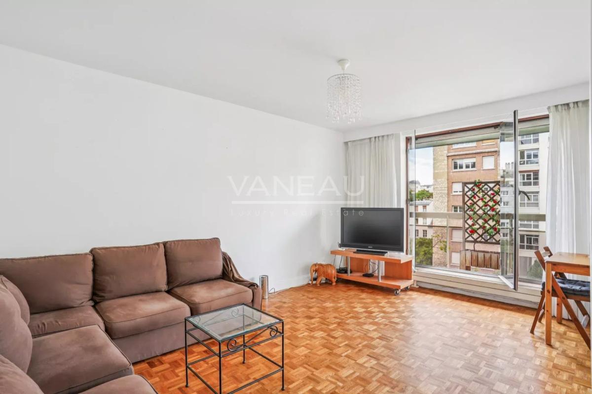 Paris XVe - Volontaires-Blomet - Appartement trois pièces avec balcon au calme