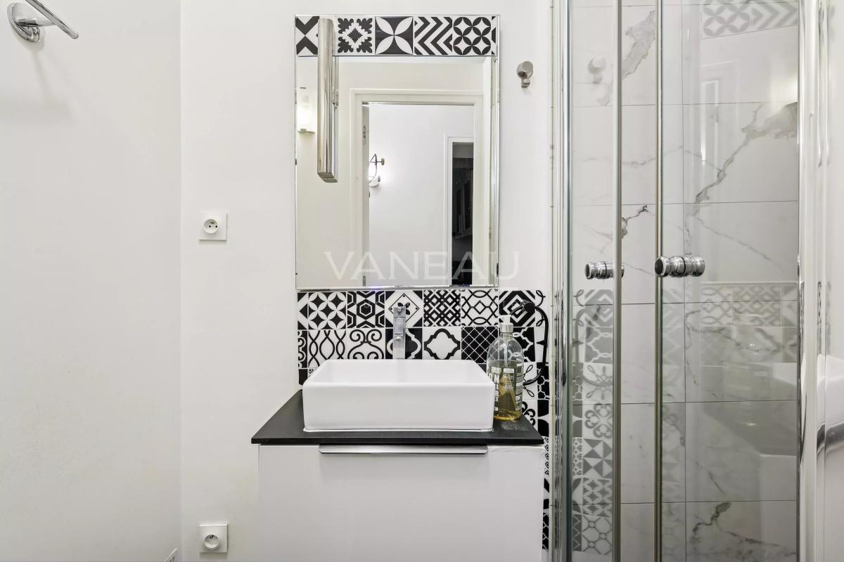 PARIS XVe -  Appartement deux pièces en parfait état / Rentabilité