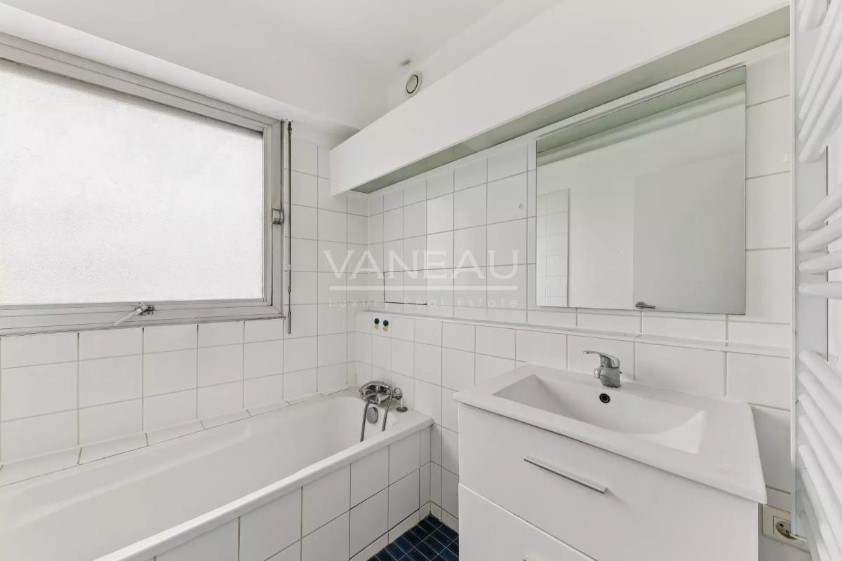 PARIS XVe Saint-Lambert - Bel appartement familial au dernier étage