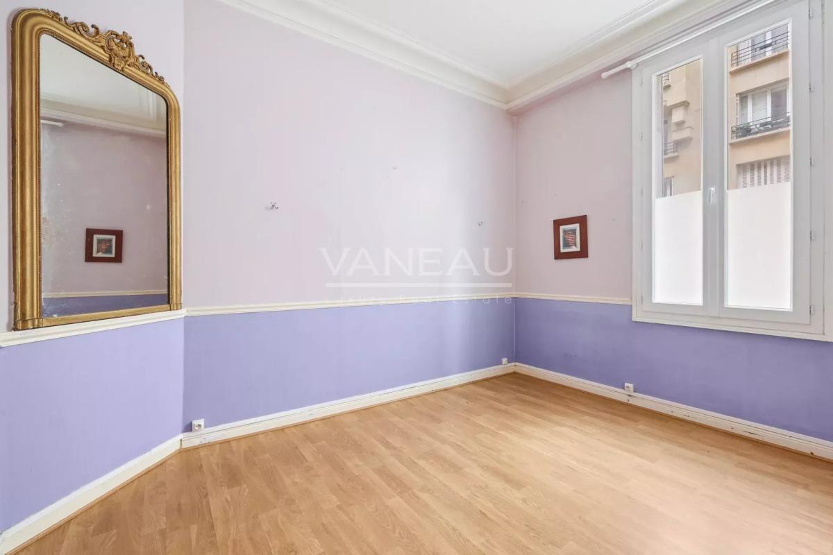 PARIS XV - Villa Poirier : Appartement trois pièces à rénover