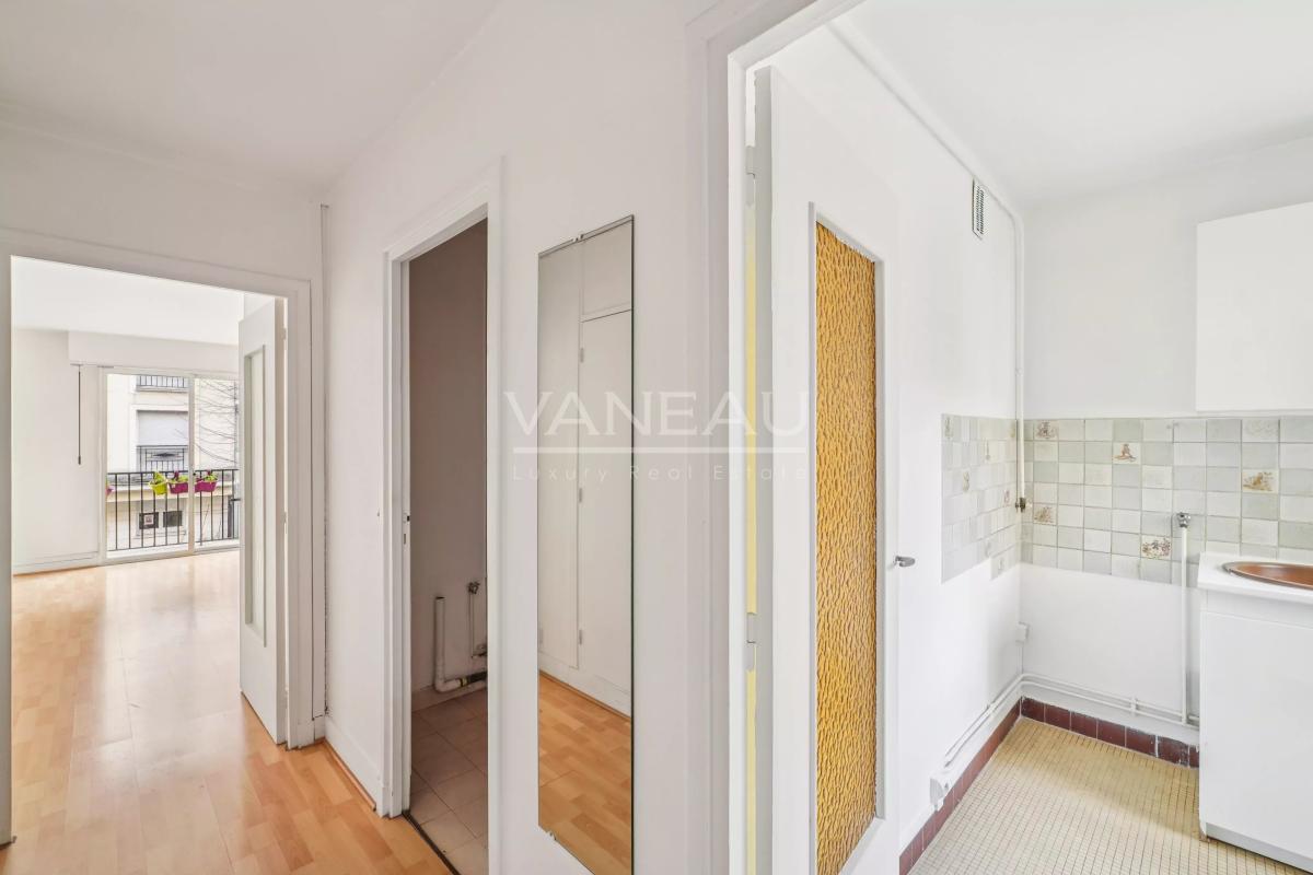 Paris XIIe - Picpus : Appartement une pièce transformable en deux pièces, balcon au calme