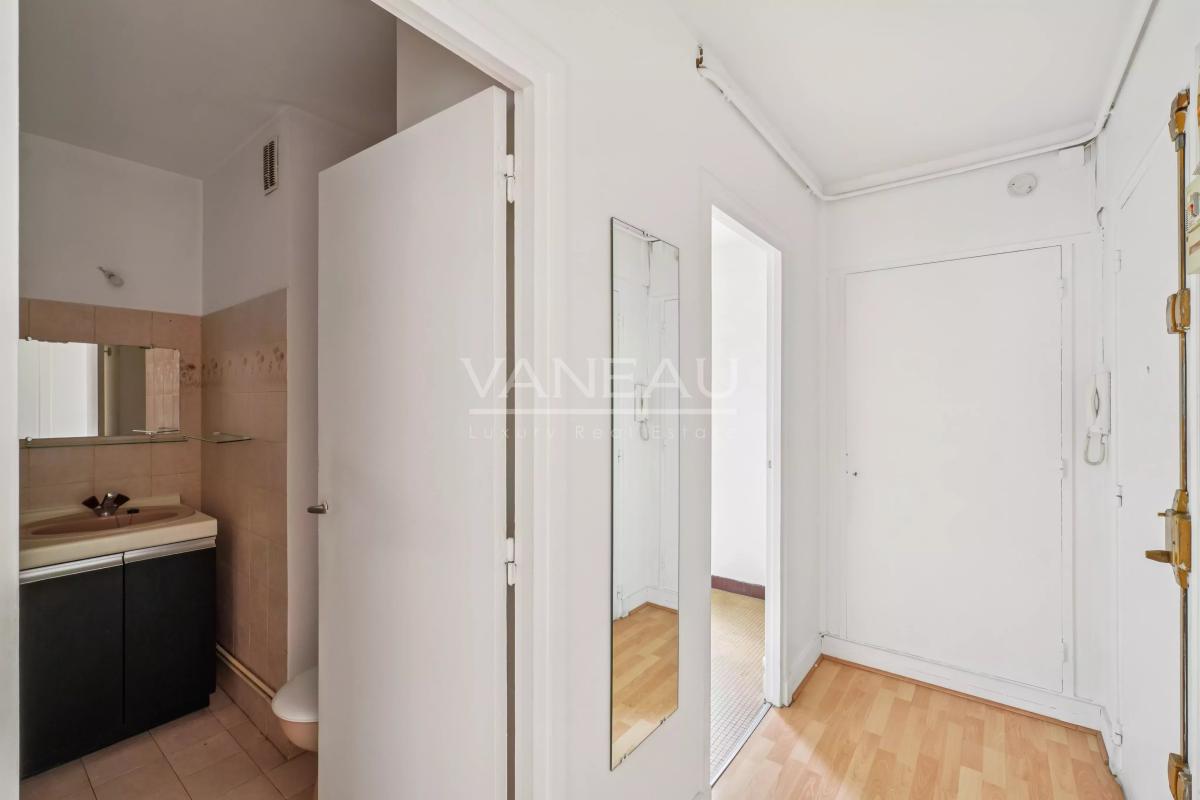 Paris XIIe - Picpus : Appartement une pièce transformable en deux pièces, balcon au calme