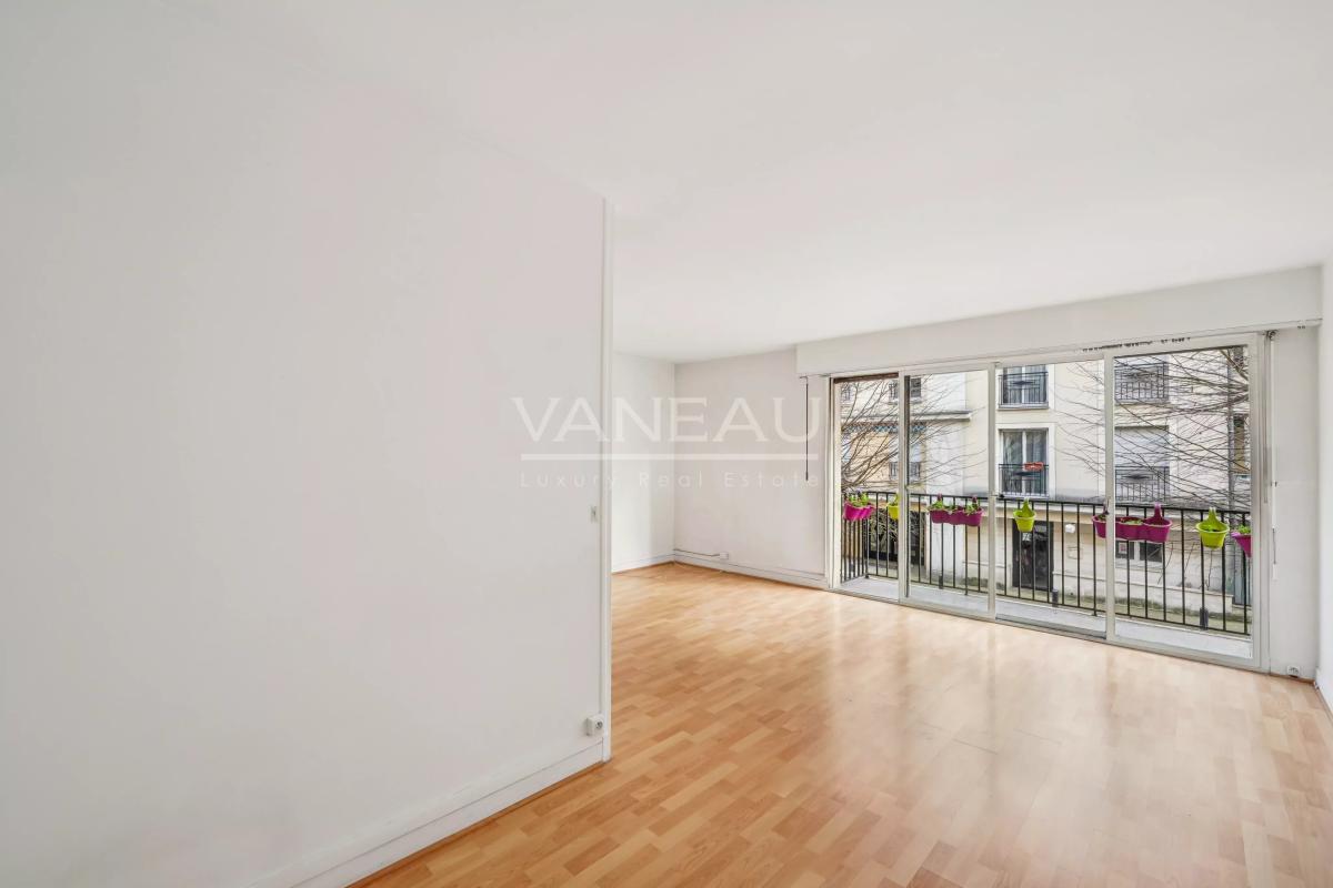 Paris XIIe - Picpus : Appartement une pièce transformable en deux pièces, balcon au calme