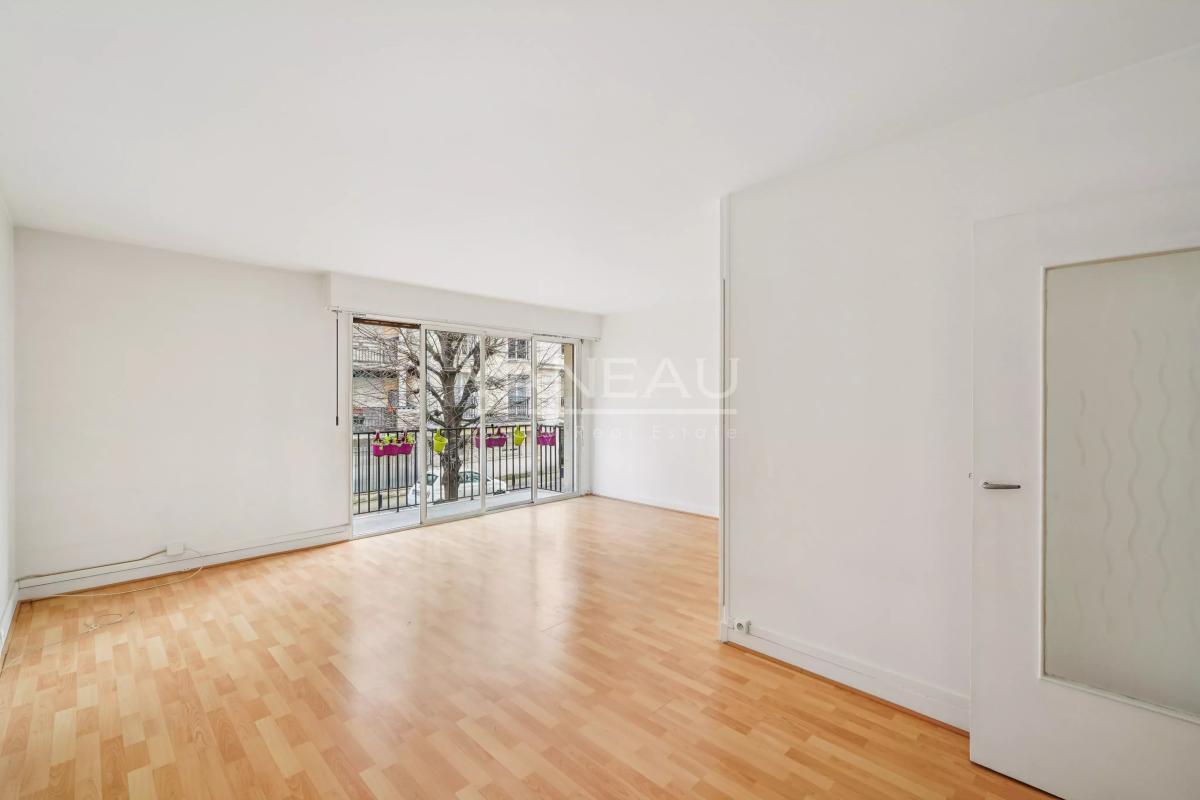 Paris XIIe - Picpus : Appartement une pièce transformable en deux pièces, balcon au calme