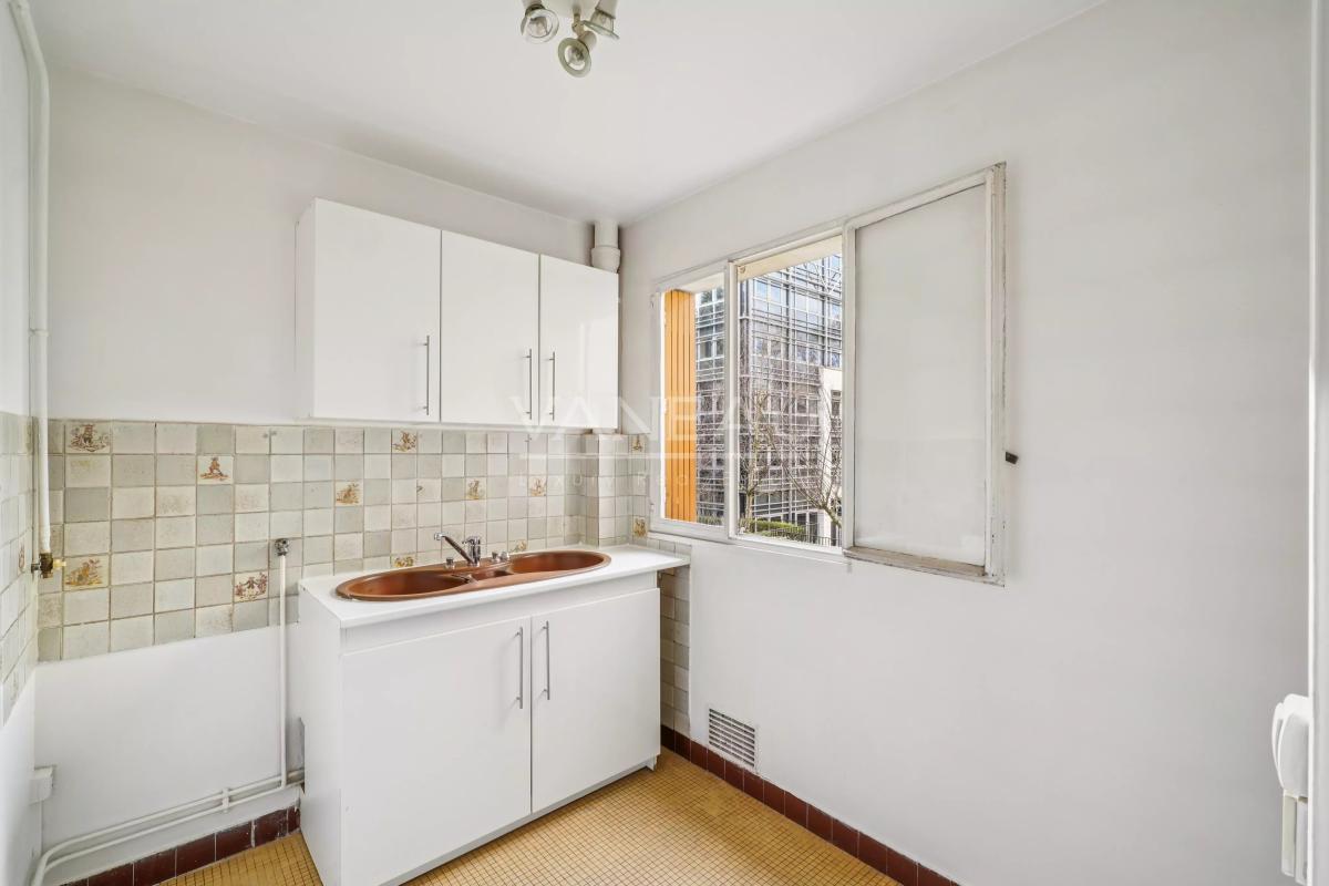 Paris XIIe - Picpus : Appartement une pièce transformable en deux pièces, balcon au calme