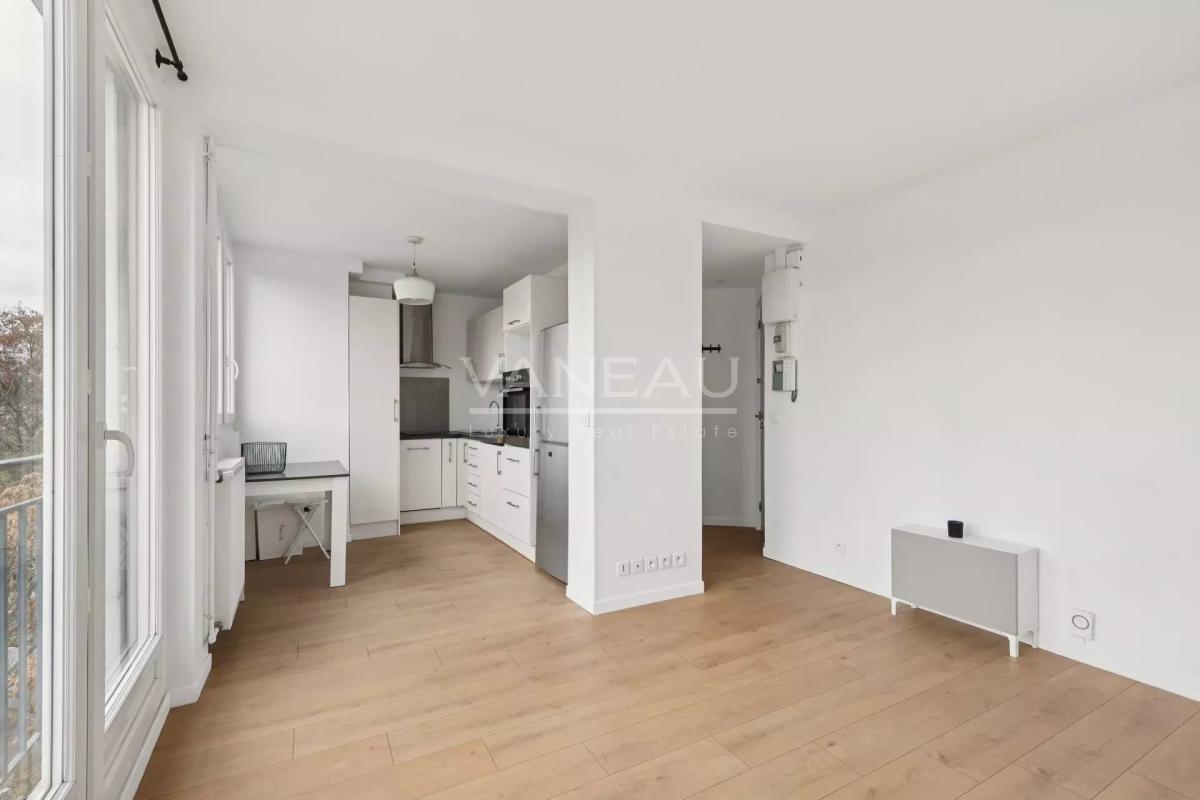 PARIS V - Appartement 2 pièces avec belle vue dégagée
