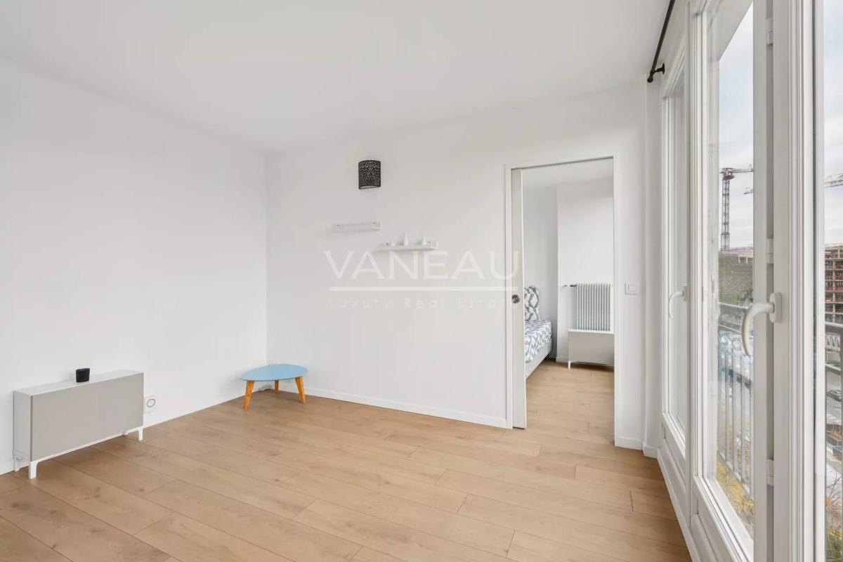 PARIS V - Appartement 2 pièces avec belle vue dégagée