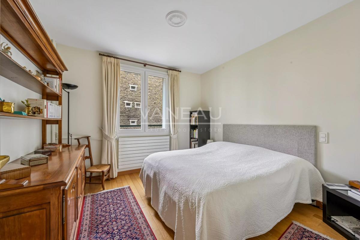Paris XVe - Appartement trois pièces avec balcon