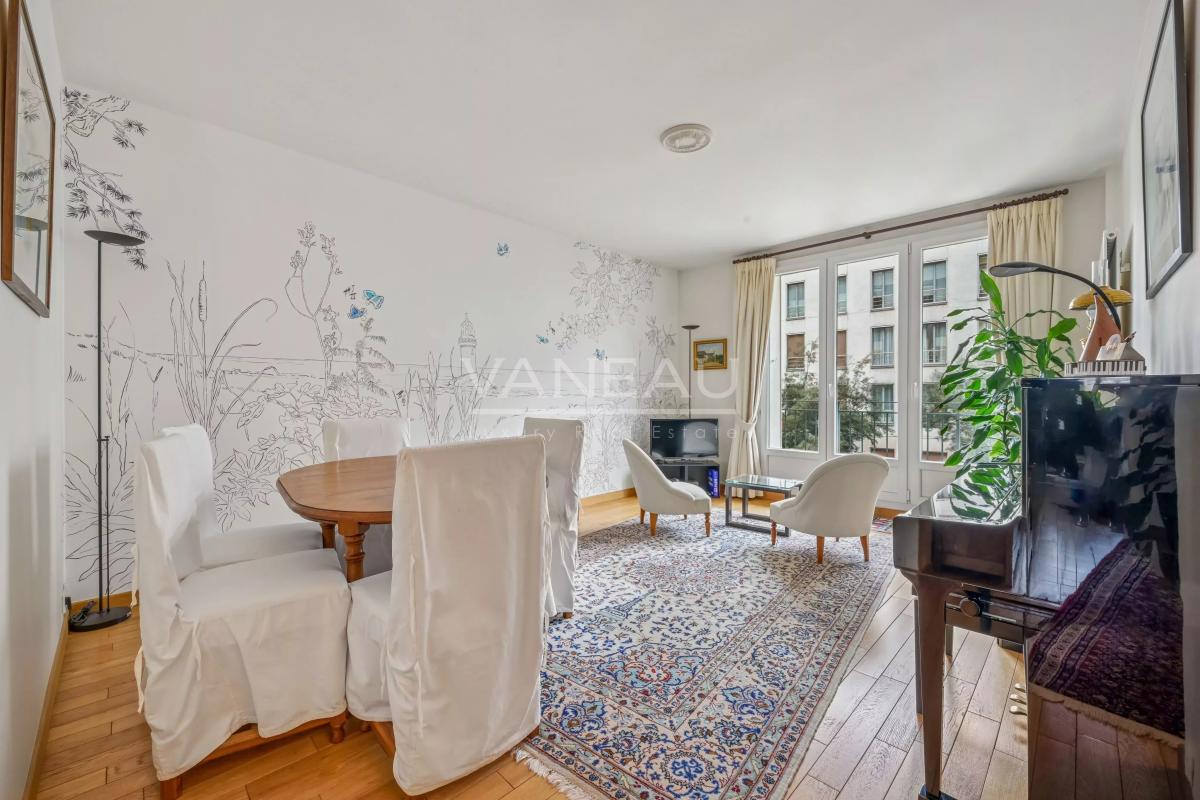 Paris XVe - Appartement trois pièces avec balcon