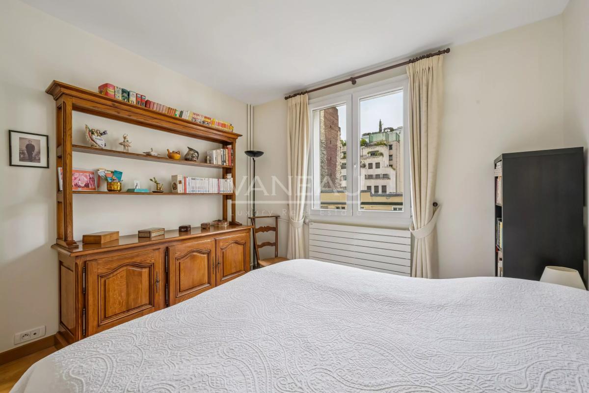 Paris XVe - Appartement trois pièces avec balcon