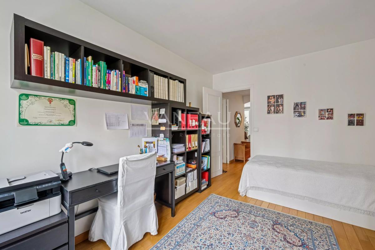 Paris XVe - Appartement trois pièces avec balcon