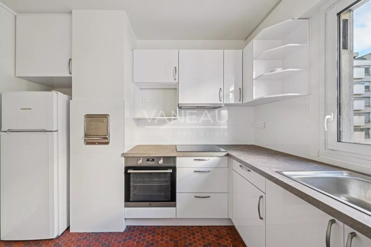 Paris XVe - Georges Brassens : Appartement trois pièces en très bon état