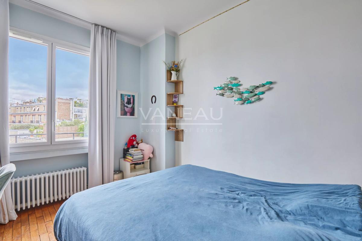 PARIS XVI - Appartement familial avec extérieur, en étage élevé.