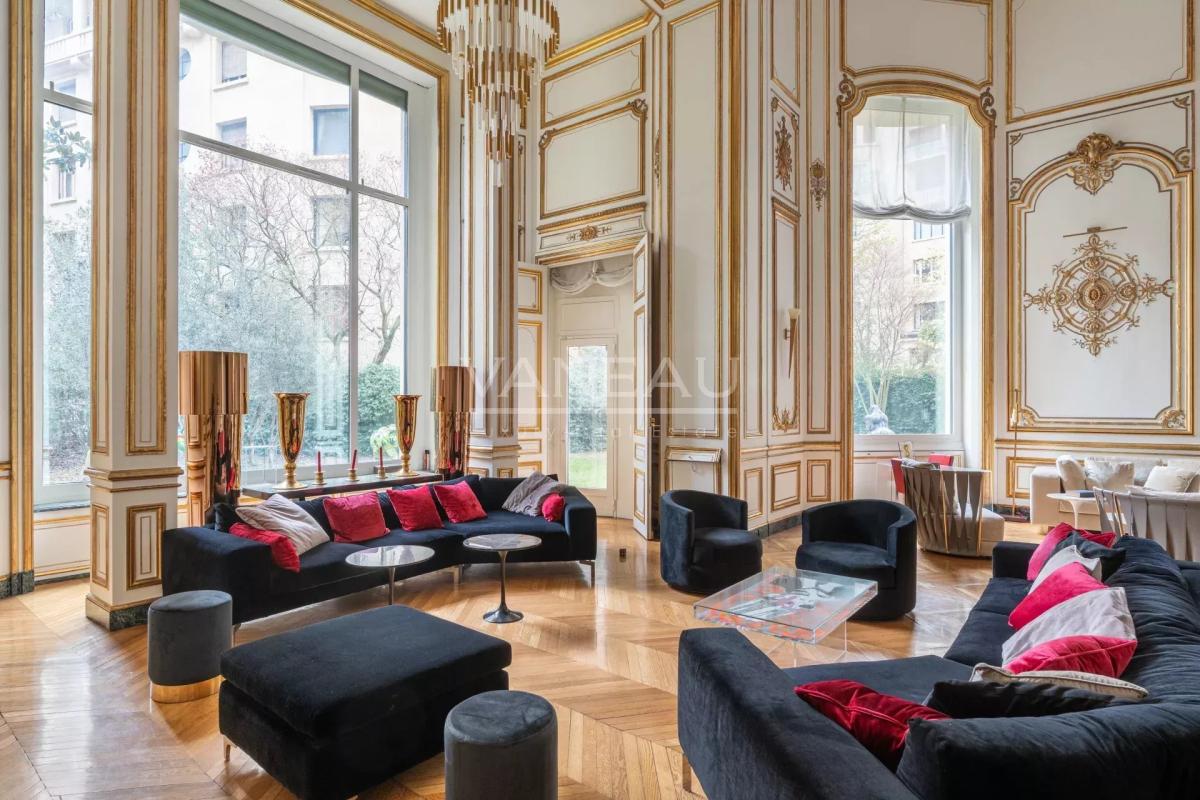 Paris XVIe - OCDE - Spectaculaire appartement de réception alliant faste et volumes exceptionnels.