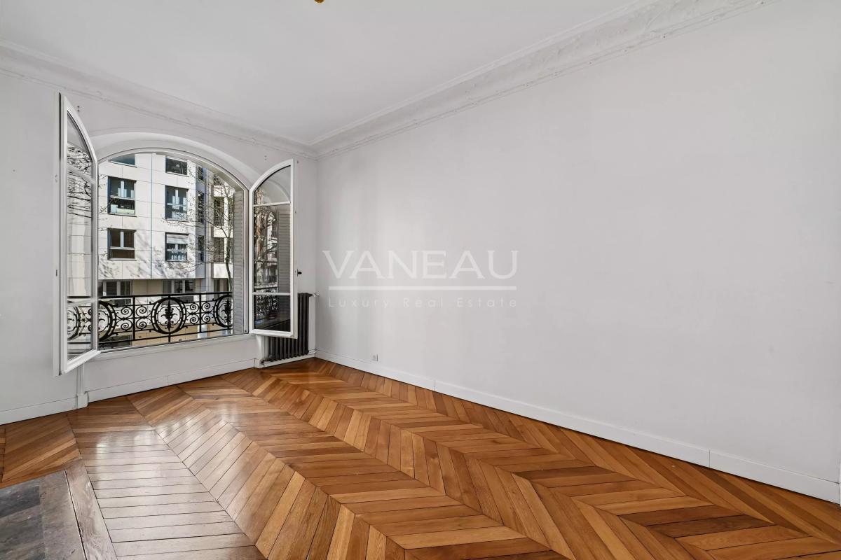 PARIS XVIe - EGLISE D'AUTEUIL - BEL APPARTEMENT FAMILIAL - 4 à 5 CHAMBRES