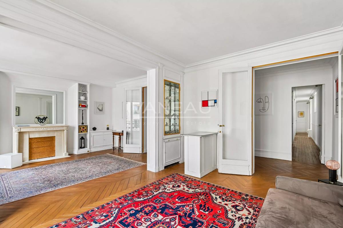 PARIS XVI - Passy Muette - Bel appartement - Deux chambres - Etage élevé.