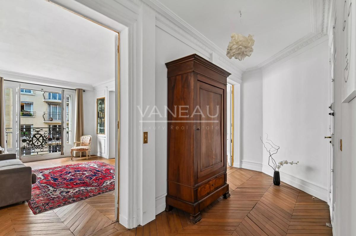 PARIS XVI - Passy Muette - Bel appartement - Deux chambres - Etage élevé.