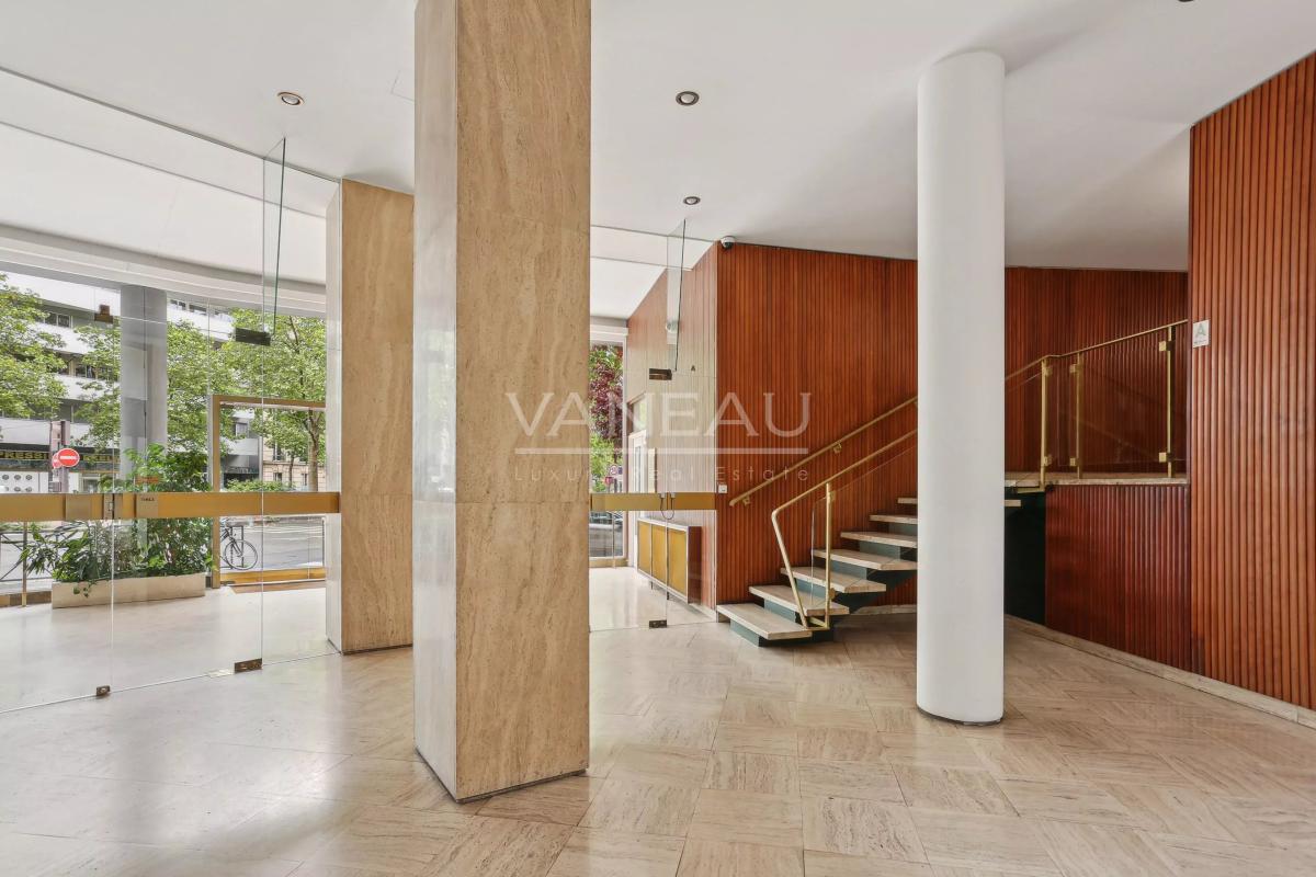 PARIS XVI - Auteuil Sud - Appartement familial avec balcon large et vue dégagée.
