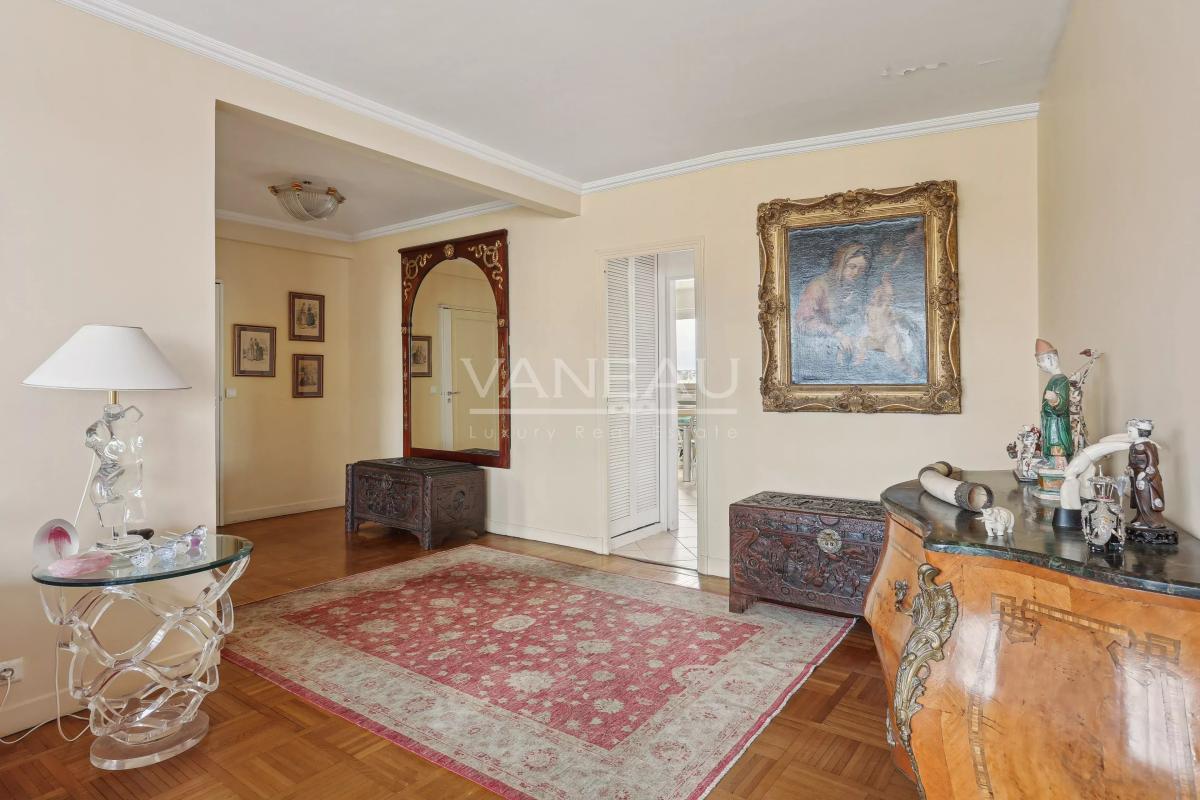 PARIS XVI - Auteuil Sud - Appartement familial avec balcon large et vue dégagée.
