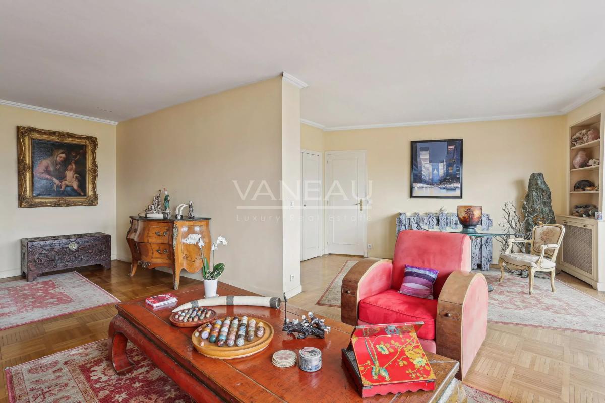 PARIS XVI - Auteuil Sud - Appartement familial avec balcon large et vue dégagée.
