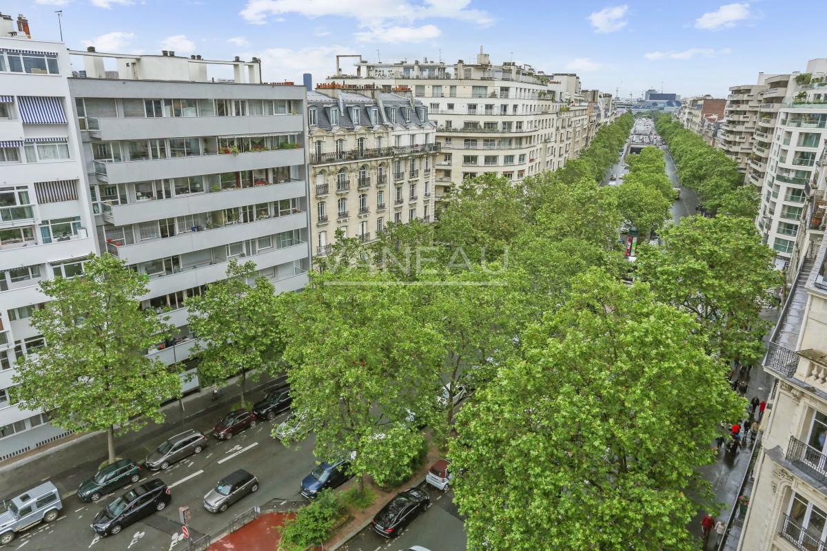 PARIS XVI - Auteuil Sud - Appartement familial avec balcon large et vue dégagée.