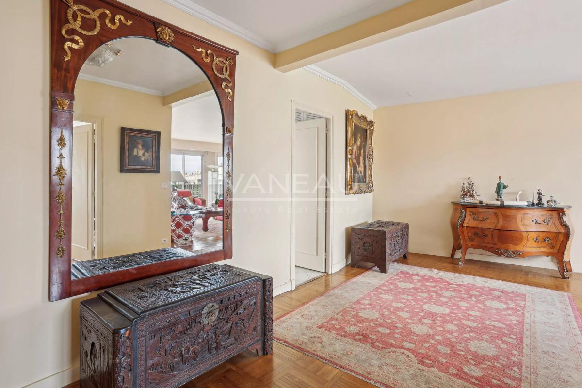 PARIS XVI - Auteuil Sud - Appartement familial avec balcon large et vue dégagée.