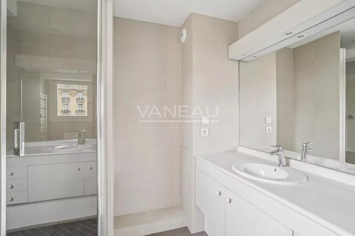 Paris XVIe - Georges Mandel - Appartement familial de 160 m2 Etage Elevé