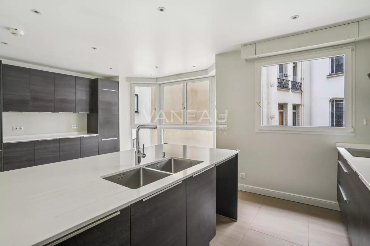 Paris XVIe - Georges Mandel - Appartement familial de 160 m2 Etage Elevé