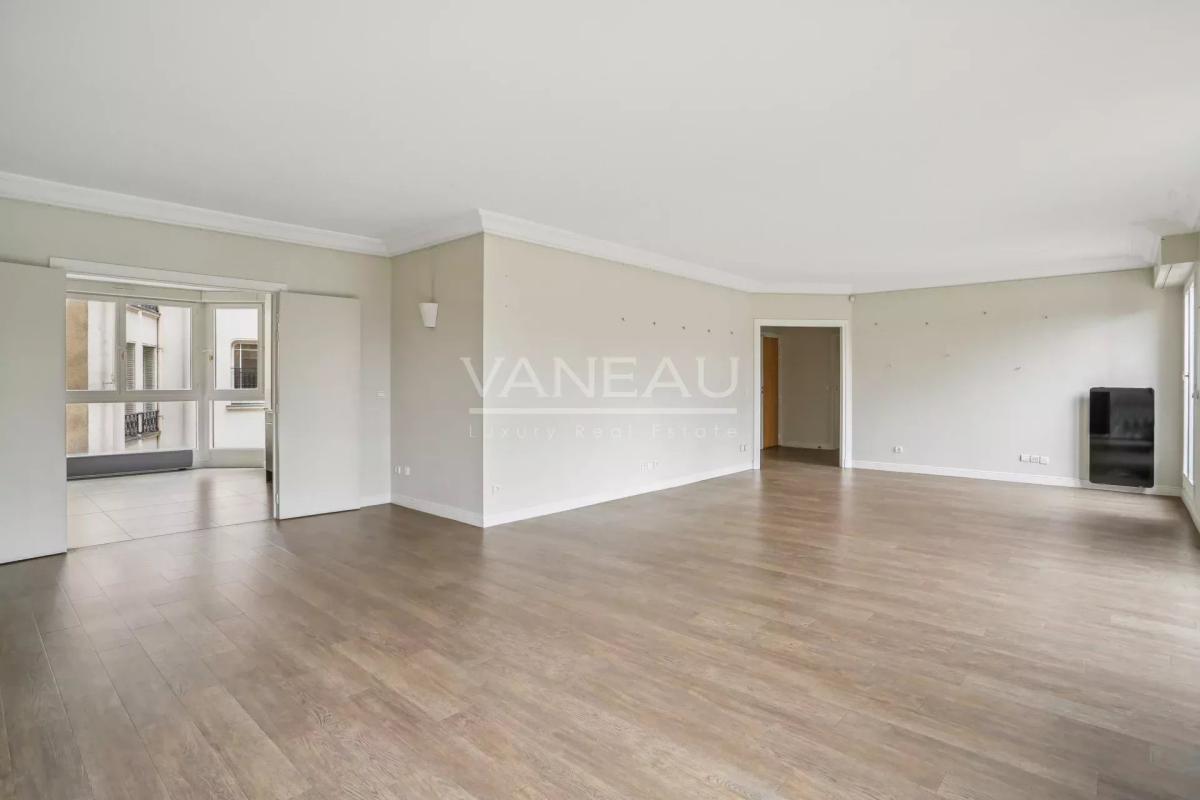 Paris XVIe - Georges Mandel - Appartement familial de 160 m2 Etage Elevé