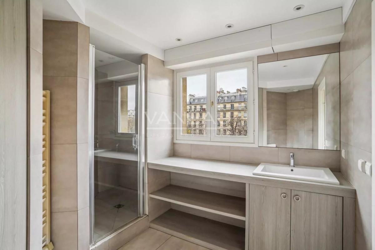Paris XVIe - Georges Mandel - Appartement familial de 160 m2 Etage Elevé
