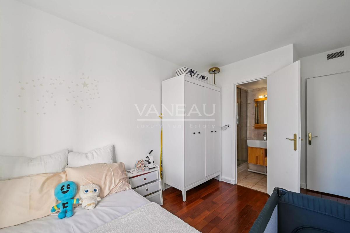 Paris XV - Quai de Grenelle–  Appartement Familial avec vue Tour Eiffel