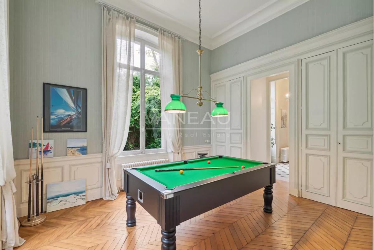 Évreux (27) - Magnifique propriété. Domaine sur parc arboré de 2200 m² -